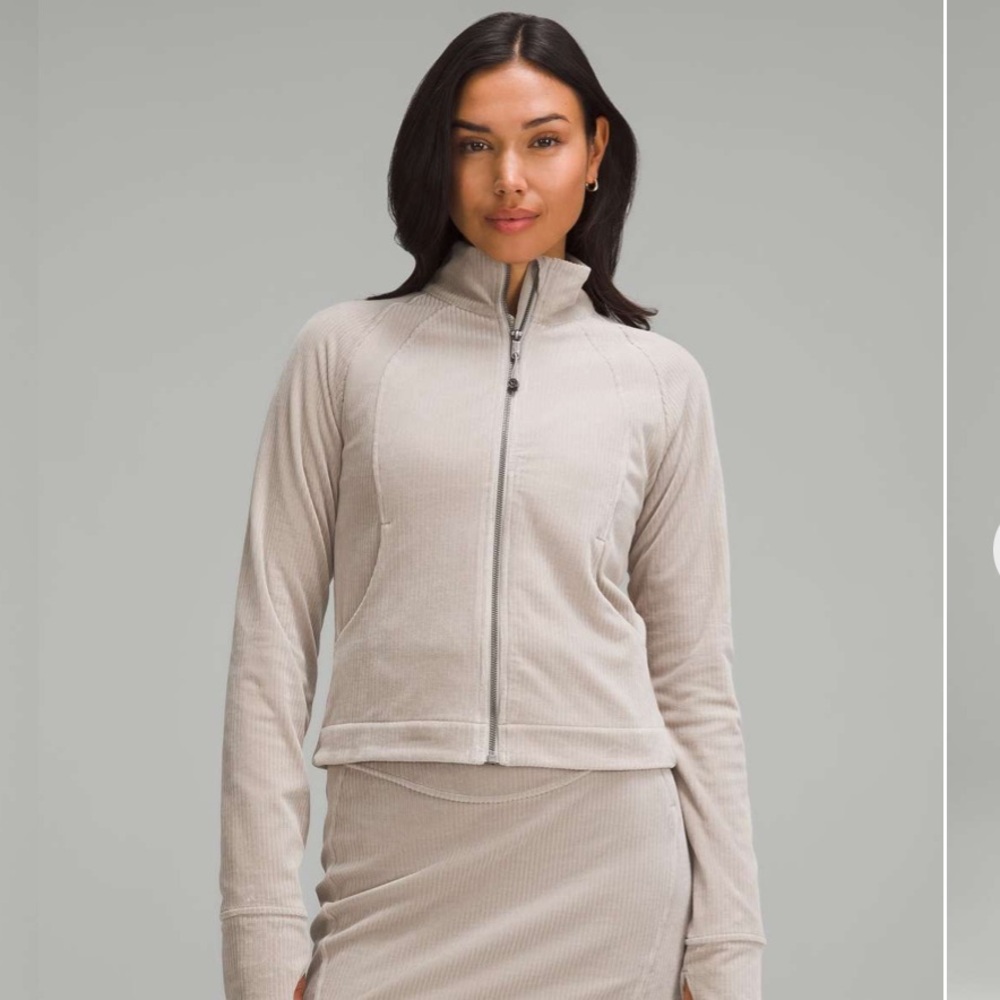 Lululemon Scuba Track Jacket Velvet Cord
Riverstone size 4